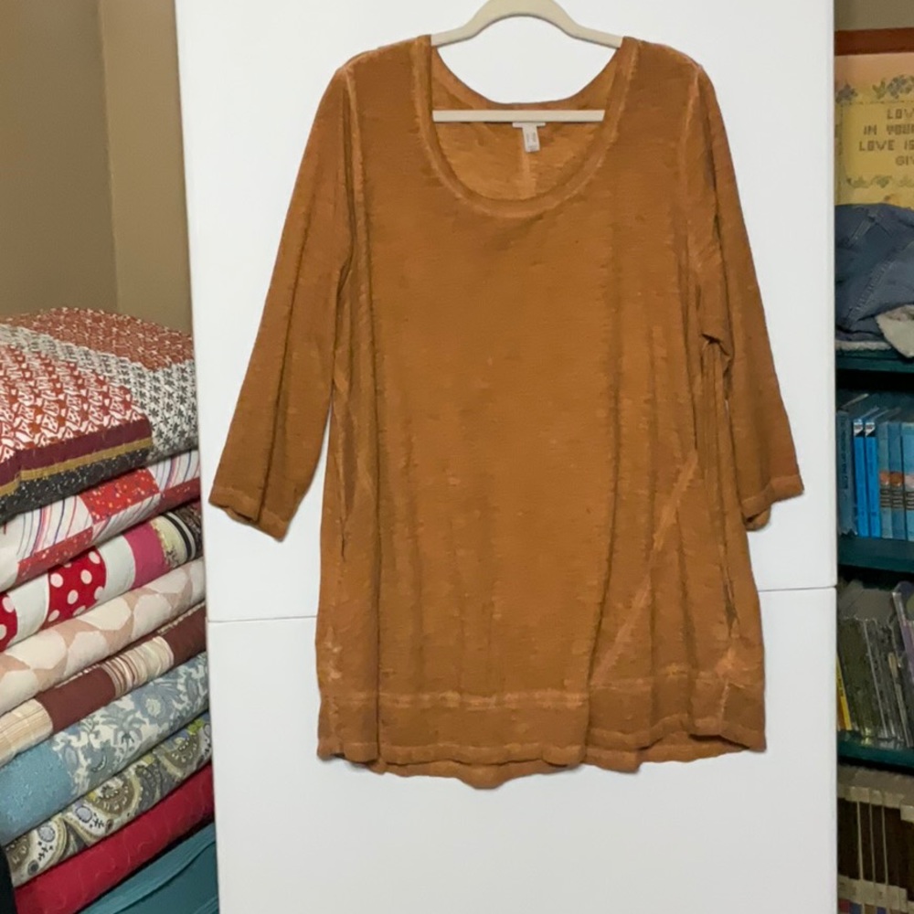 LOGO Distress Top